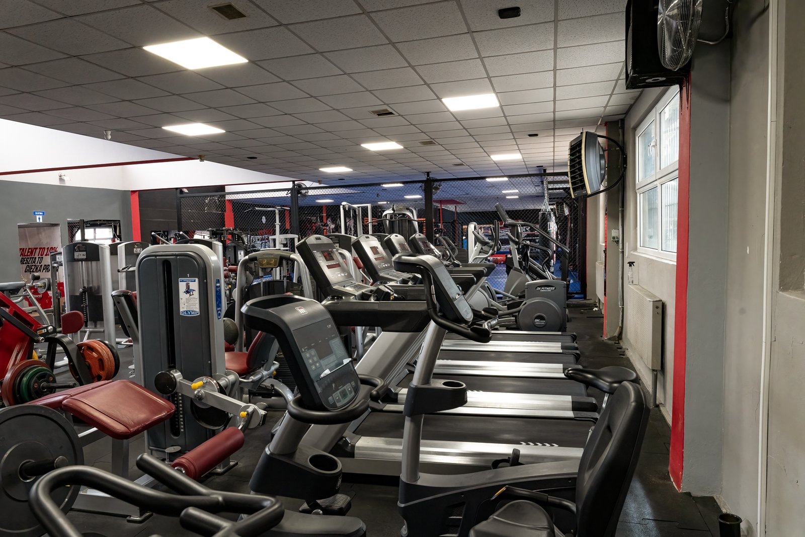 Maszyny treningowe w CROSSCORE Fight Gym